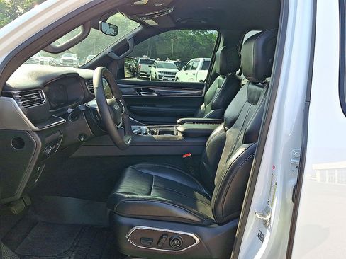 Certified 2023 Jeep Wagoneer 4WD image 17