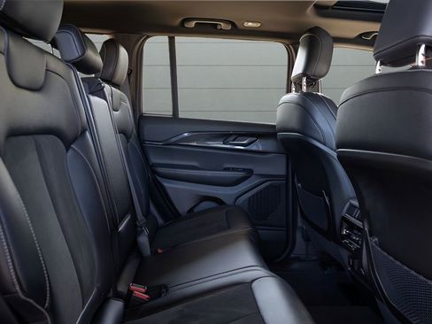 Used 2023 Jeep Grand Cherokee Altitude AWD/4WD image 63