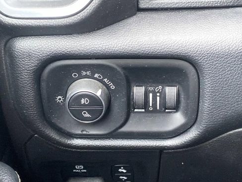 Used 2019 RAM 1500 Laramie image 17