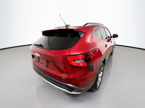 Used 2025 Chevrolet Trax LT w/ LT Convenience Package image 4