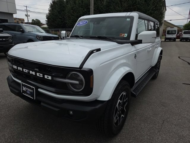 Used 2025 Ford Bronco Outer Banks AWD/4WD image 2