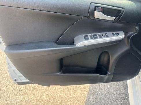 Used 2014 Toyota Camry SE w/ Moonroof Package image 9