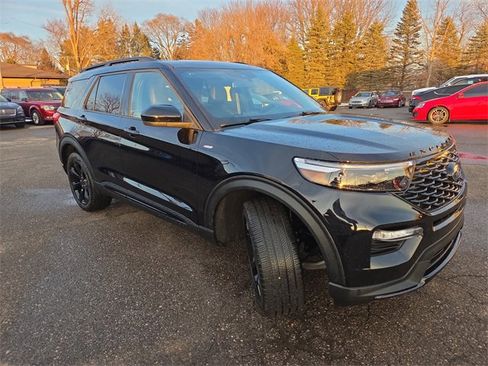 Certified 2023 Ford Explorer ST-Line w/ Class IV Trailer Tow Package image 3