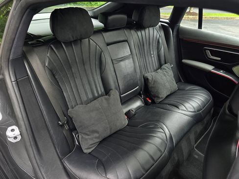 Used 2022 Mercedes-Benz EQS 450+ Sedan image 17