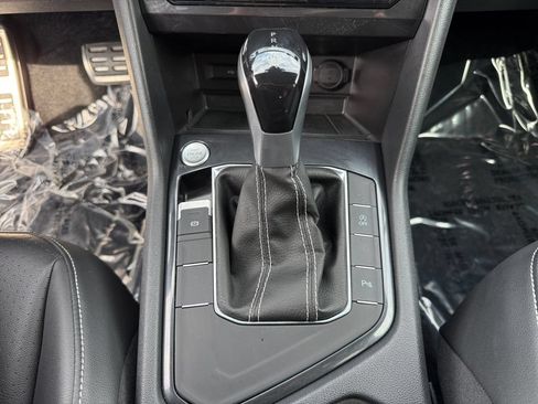 Used 2023 Volkswagen Tiguan SE R-Line FWD image 18