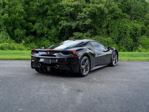 Used 2018 Ferrari 488 GTB RWD image 7