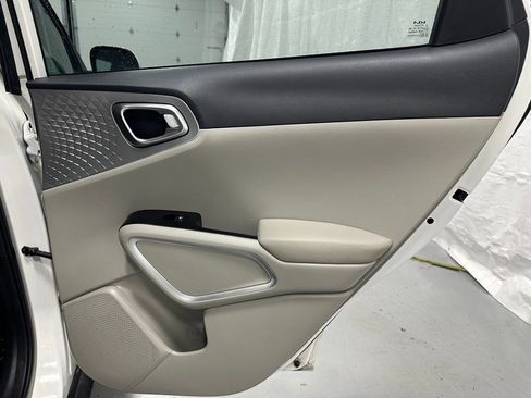 Used 2023 Kia Soul LX w/ LX Technology Package FWD image 50