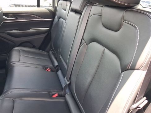Used 2023 Jeep Grand Cherokee Limited AWD/4WD image 12