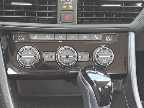 Used 2024 Volkswagen Jetta SE FWD image 21