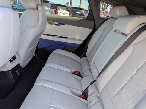 New 2025 Cadillac Optiq Sport 2 w/ LPO, ONYX Package image 16