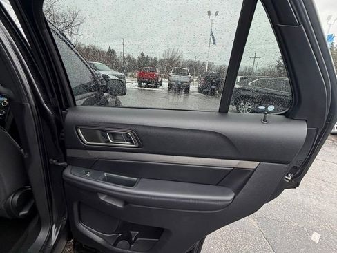 Used 2018 Ford Explorer XLT image 14