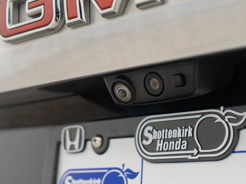 Used 2021 GMC Yukon Denali w/ Denali Premium Package image 16