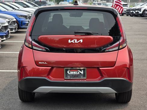 Used 2023 Kia Soul LX w/ LX Technology Package FWD image 5