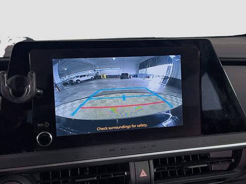 Used 2023 Toyota Prius LE image 19