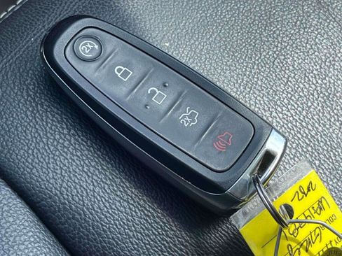 Used 2019 Ford Escape Titanium AWD/4WD image 4