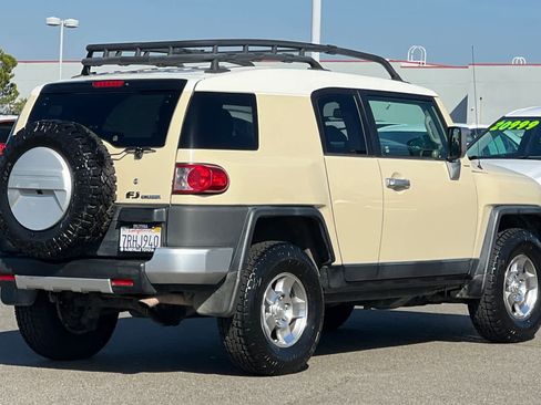 Used 2009 Toyota FJ Cruiser 4WD image 2