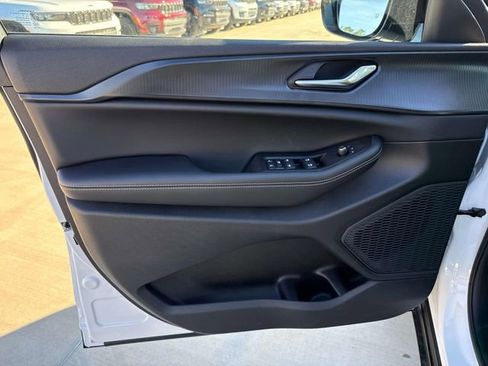 New 2025 Jeep Grand Cherokee L Altitude RWD image 11