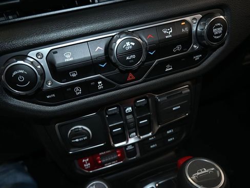 Used 2024 Jeep Gladiator Sport image 31