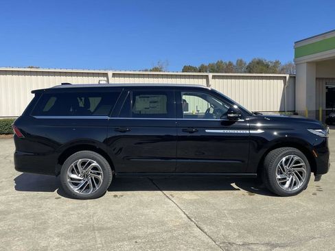 New 2025 Lincoln Navigator L Reserve image 2