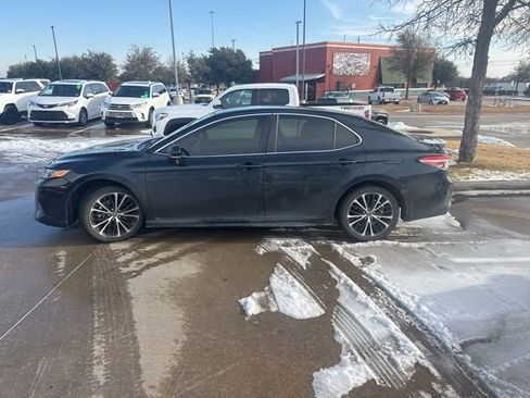 Used 2018 Toyota Camry SE image 6