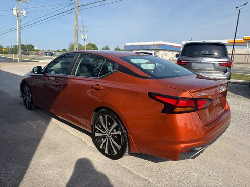 Used 2020 Nissan Altima 2.5 SR w/ Premium Package FWD image 7