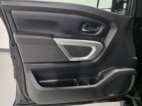 Used 2019 Nissan Titan S image 18