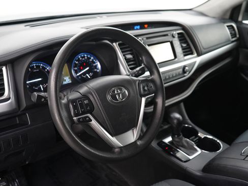 Used 2015 Toyota Highlander LE AWD/4WD image 23