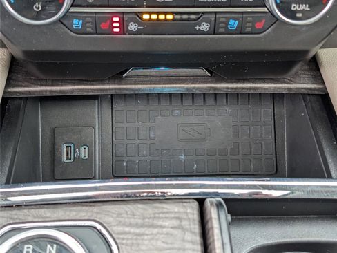 Used 2021 Ford Expedition Limited image 29