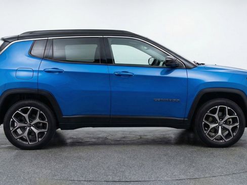Used 2025 Jeep Compass Limited AWD/4WD image 11