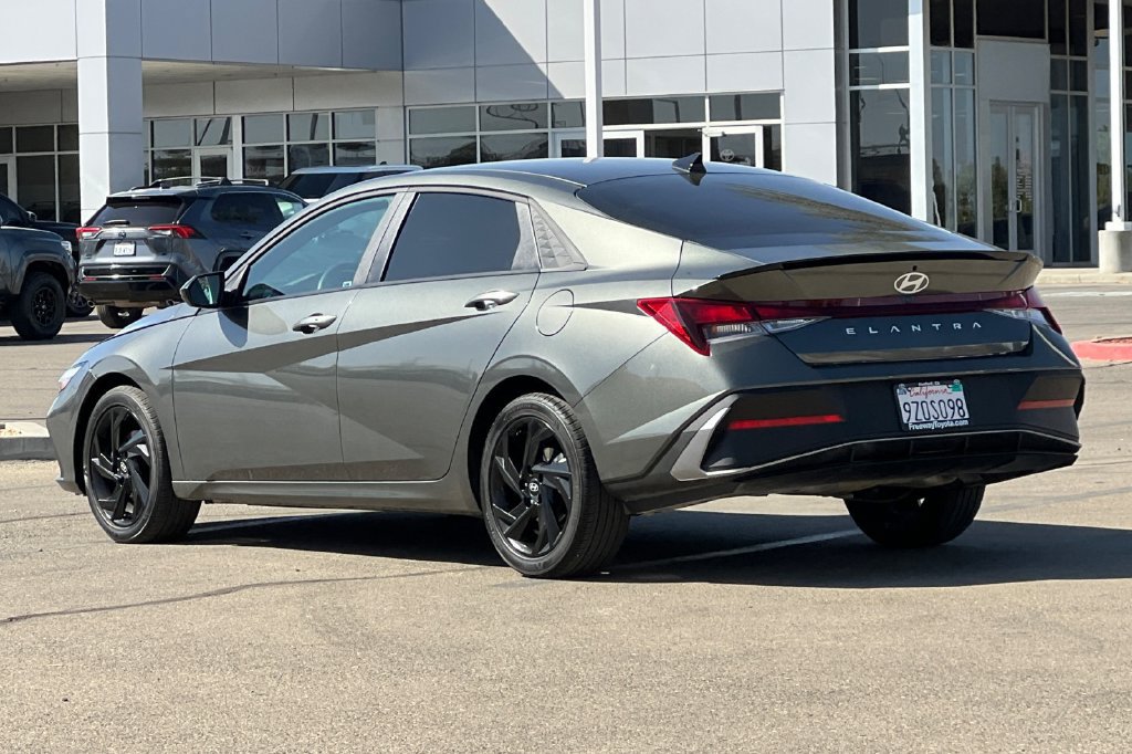 Used 2026 Hyundai Elantra Sport FWD image 7