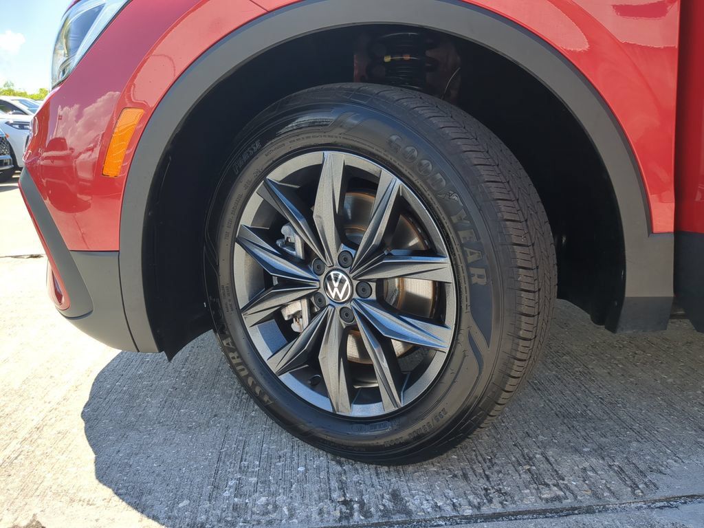 Certified 2023 Volkswagen Tiguan SE FWD image 33