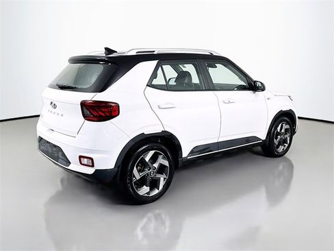 Used 2022 Hyundai Venue Limited image 6