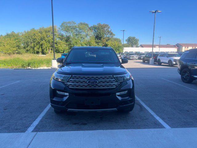 Used 2022 Ford Explorer Limited w/ Equipment Group 301A AWD/4WD image 2
