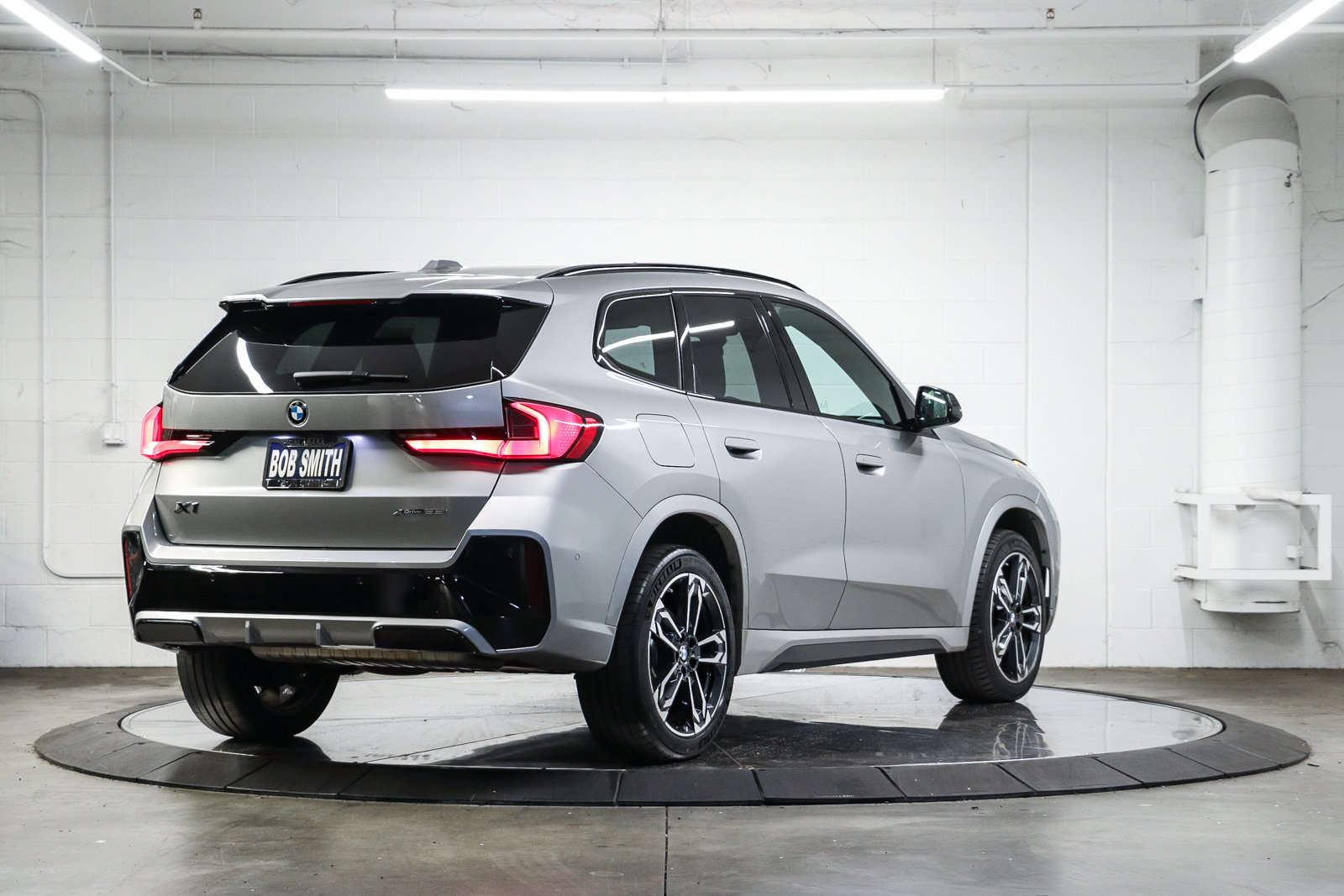 Used 2023 BMW X1 xDrive28i w/ M Sport Package AWD/4WD image 6