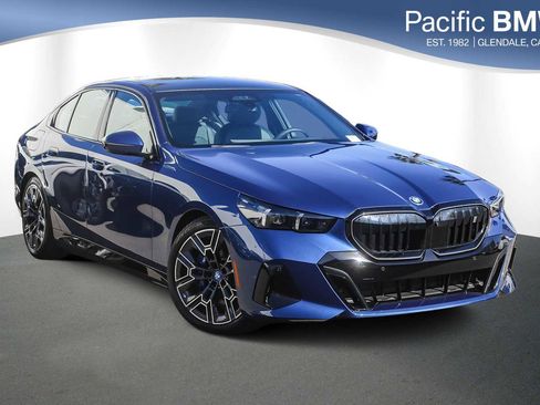 Used 2025 BMW i5 xDrive40 image 1