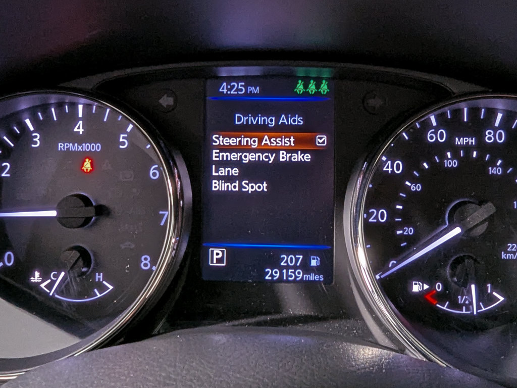 Used 2022 Nissan Rogue Sport SV w/ Technology Package FWD image 30