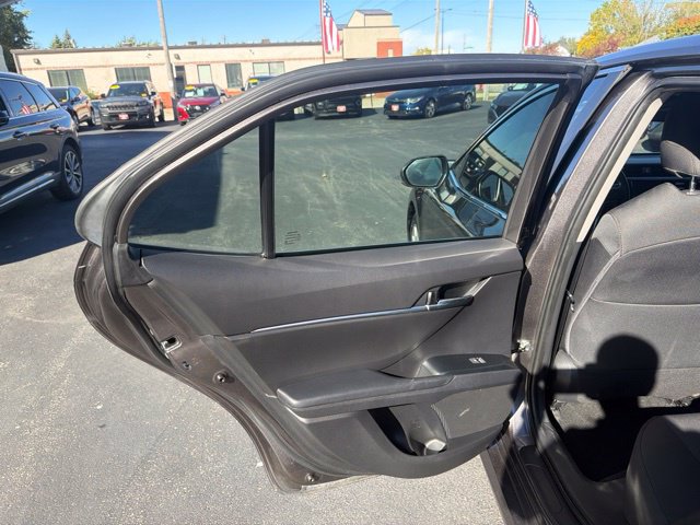 Used 2020 Toyota Camry LE FWD image 19