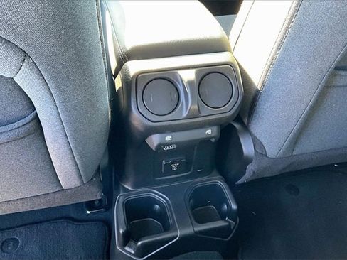 Used 2025 Jeep Wrangler Sahara image 21