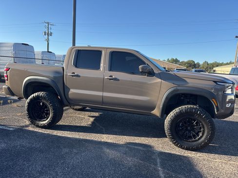 Used 2022 Nissan Frontier Pro-X image 8