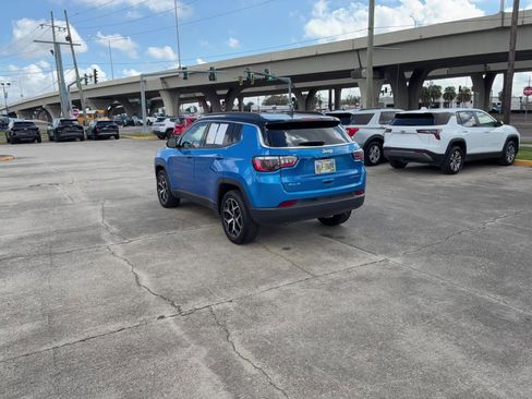 Used 2025 Jeep Compass Limited image 12