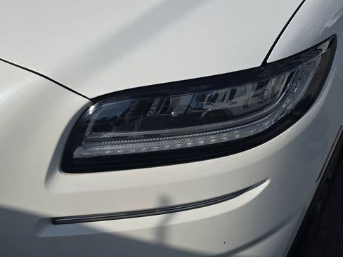 Used 2023 Lincoln Nautilus AWD w/ Premium Package image 7