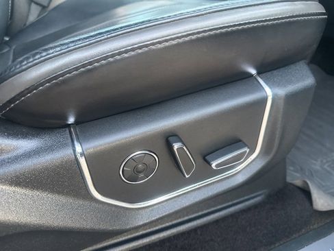 Used 2017 Ford F150 Platinum w/ Equipment Group 701A Luxury image 9