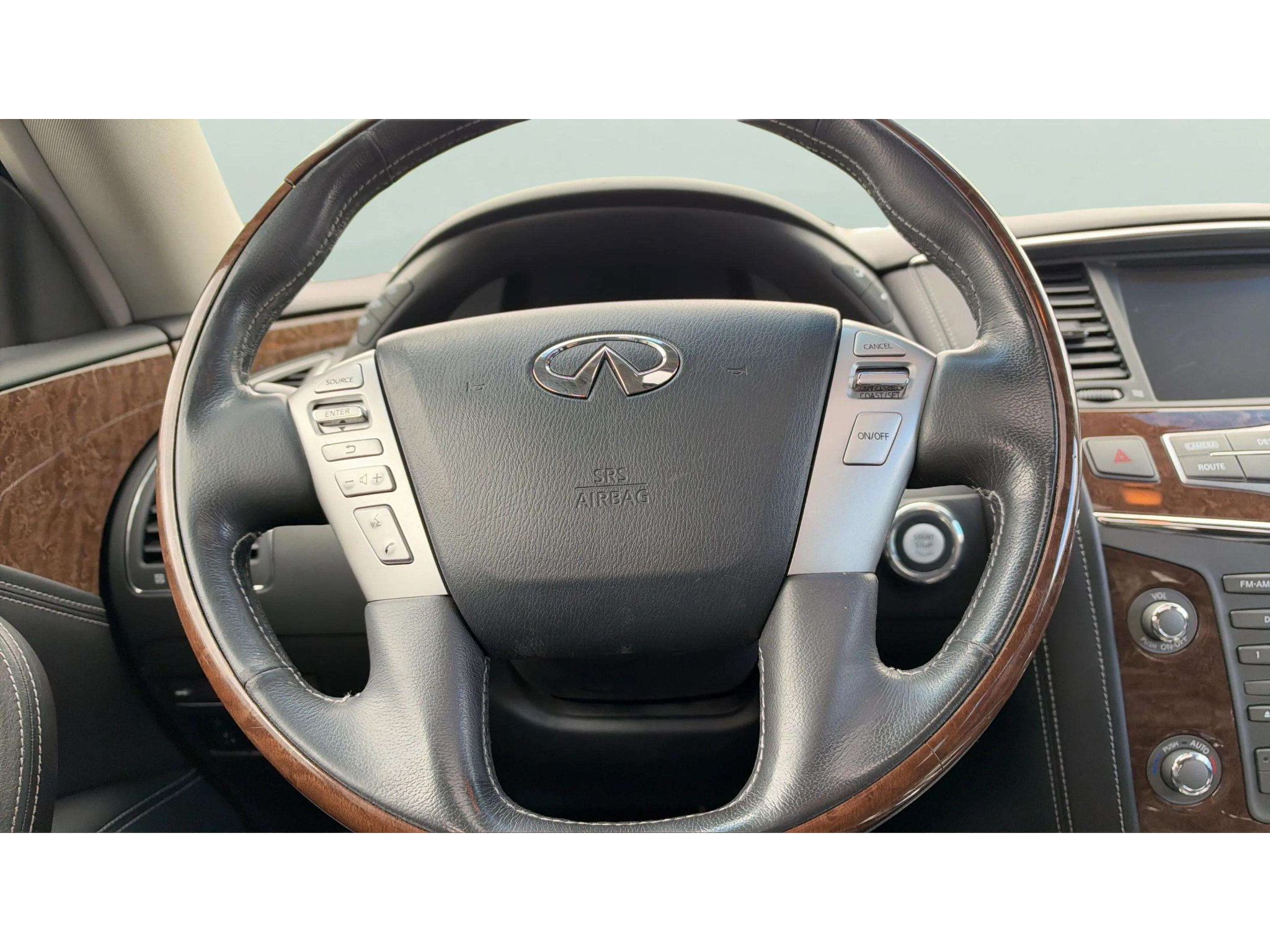 Used 2017 INFINITI QX80 4WD w/ All Season Package image 17