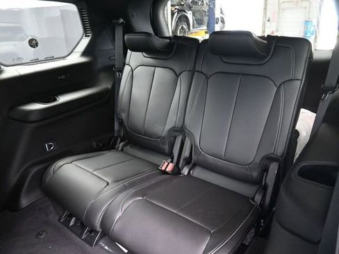 New 2026 Jeep Grand Cherokee L Limited AWD/4WD image 11
