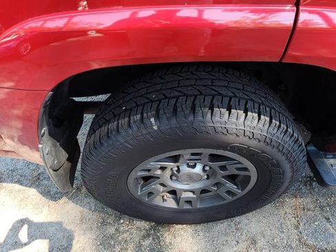 Used 2020 Toyota 4Runner Venture w/ Moonroof Package AWD/4WD image 10
