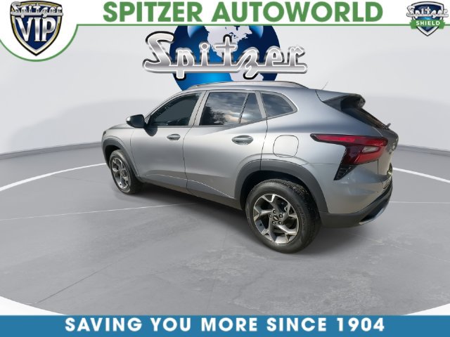 Used 2024 Chevrolet Trax LT FWD image 11