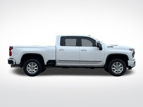 Used 2025 Chevrolet Silverado 3500 High Country w/ Technology Package image 2