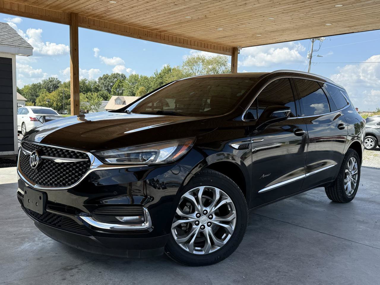 Used 2019 Buick Enclave Avenir w/ Avenir Technology Package FWD image 2