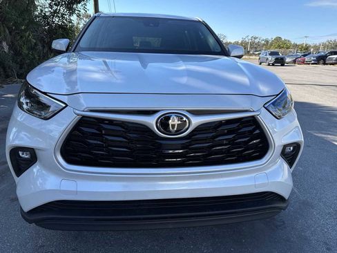 Used 2024 Toyota Highlander LE image 9