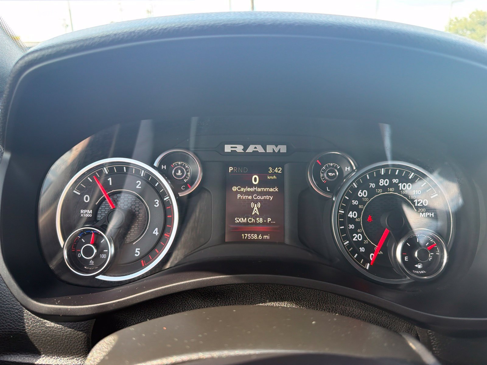 Used 2024 RAM 2500 Tradesman w/ Chrome Appearance Group AWD/4WD image 9